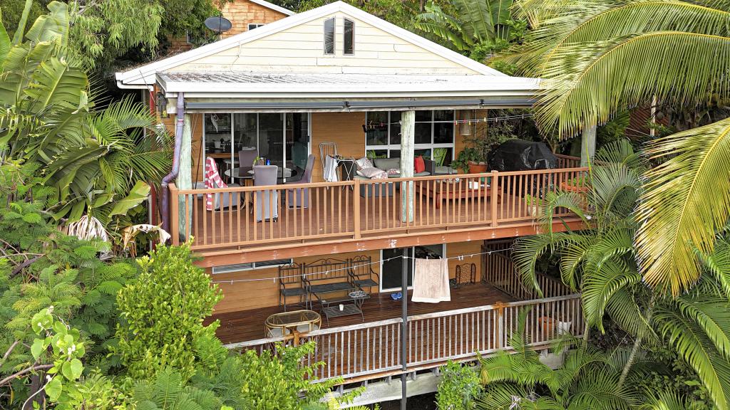 23 WOODWARK CRES, CANNONVALE, QLD 4802