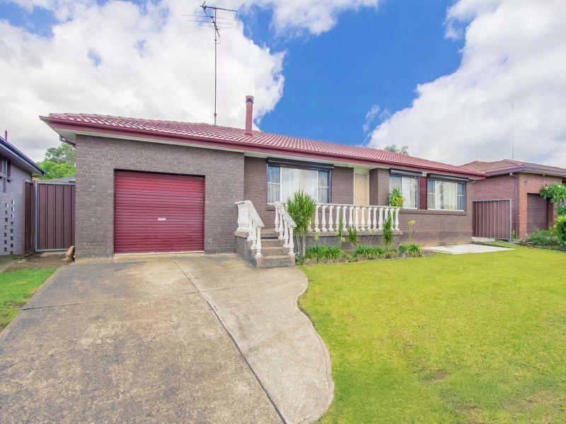 18 Alpine Cct, St Clair, NSW 2759