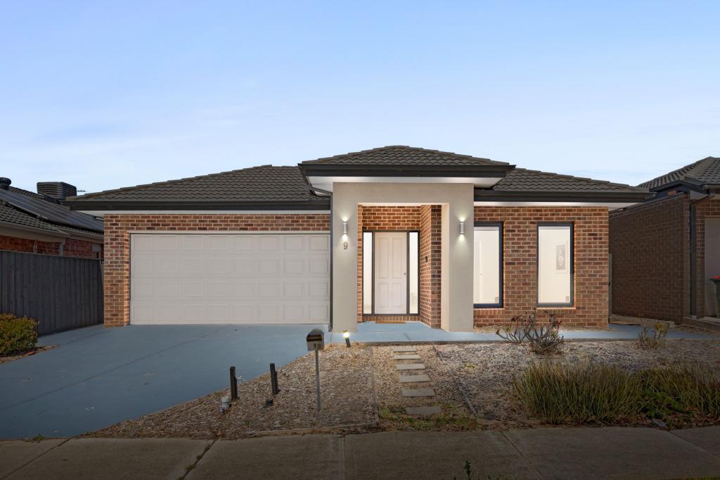 9 Edwin Cl, Manor Lakes, VIC 3024