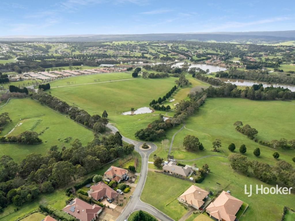 1 CARMELO CT, WALLAN, VIC 3756