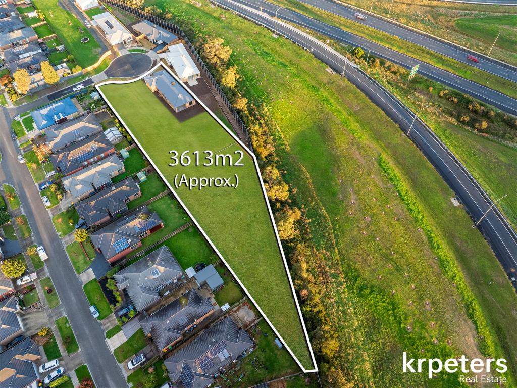 4 TOMER PL, PAKENHAM, VIC 3810