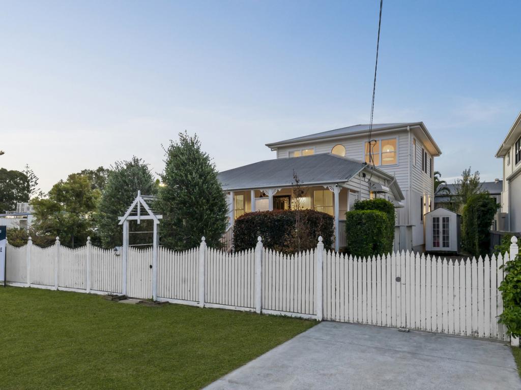 30 Tenth Ave, Sandgate, QLD 4017