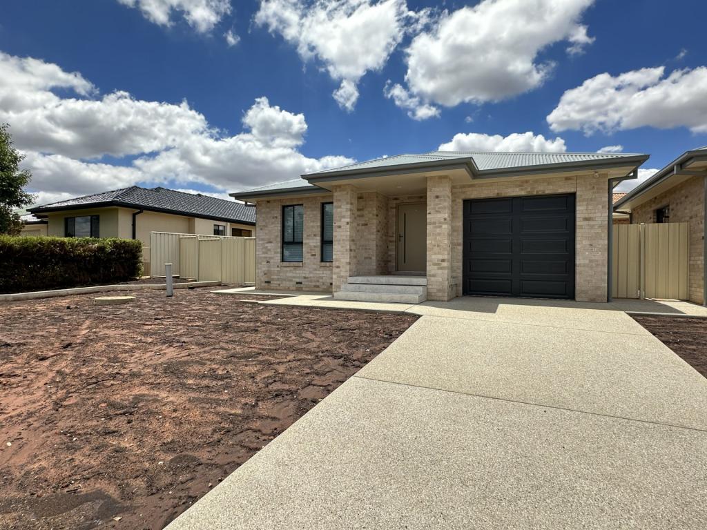 1b Nelson Dr, Griffith, NSW 2680