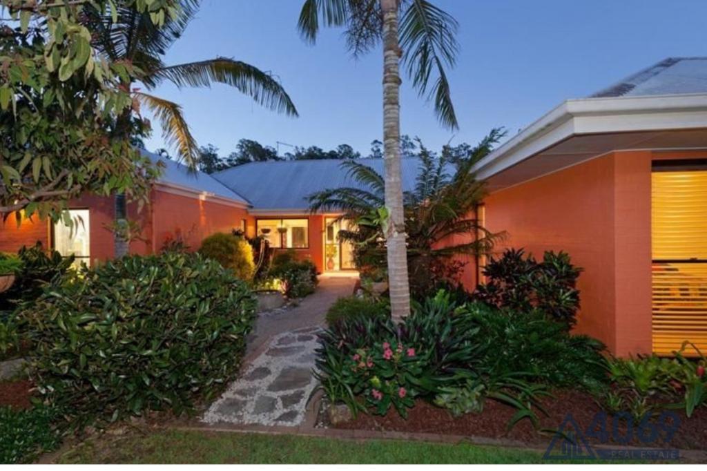 7 Brompton Pl, Brookfield, QLD 4069