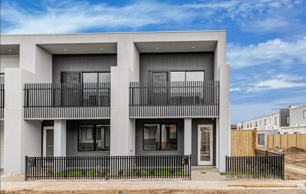 9 Deyrolle Walk, Clyde North, VIC 3978