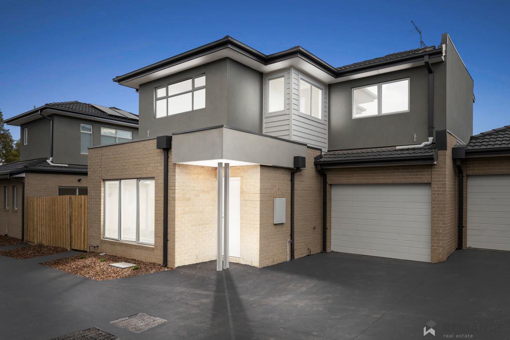 2/40 LADY PENRHYN DR, HARKNESS, VIC 3337