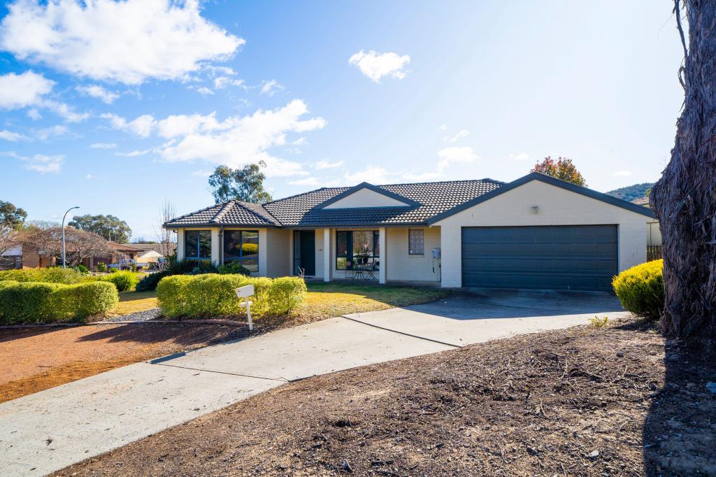 1 STRINGYBARK DR, JERRABOMBERRA, NSW 2619