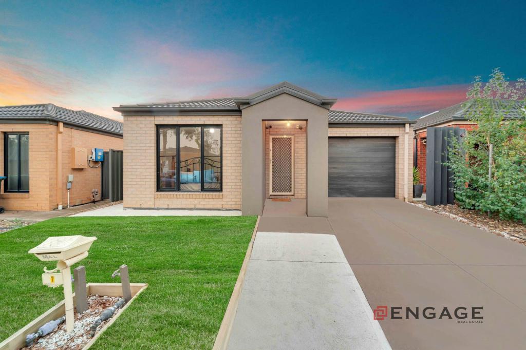 7 Hawkstone Rd, Manor Lakes, VIC 3024