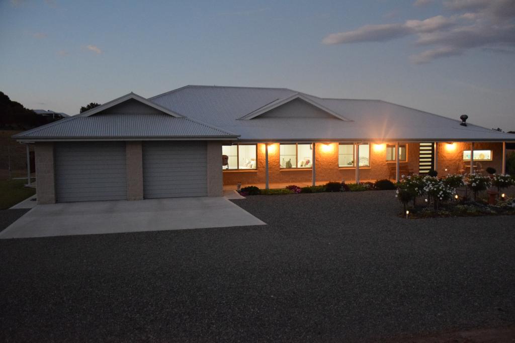 14 Goldview Cl, Young, NSW 2594