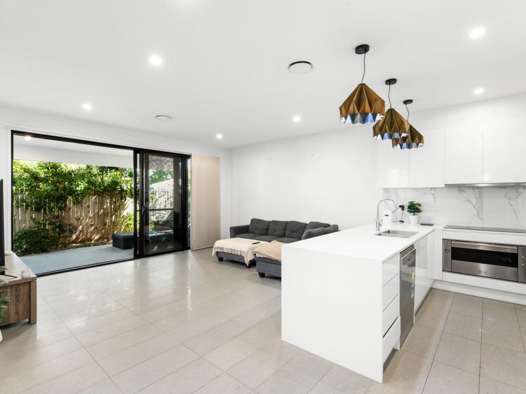 12 Gibson Lane, Morningside, QLD 4170