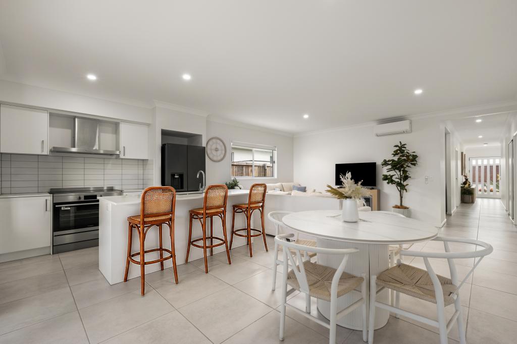 42 Zeil Cres, Banya, QLD 4551