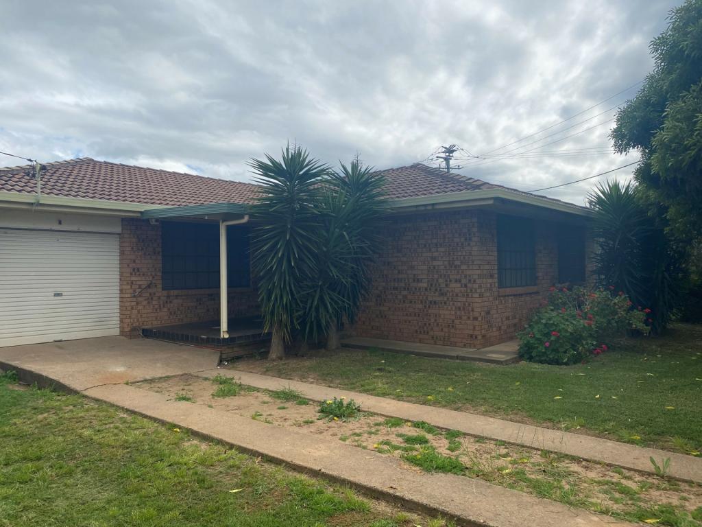 2-4 Manildra St, Narromine, NSW 2821