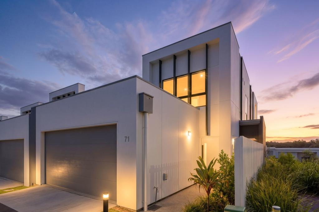 71/7 LAWRENCE LYONS PL, KENMORE, QLD 4069