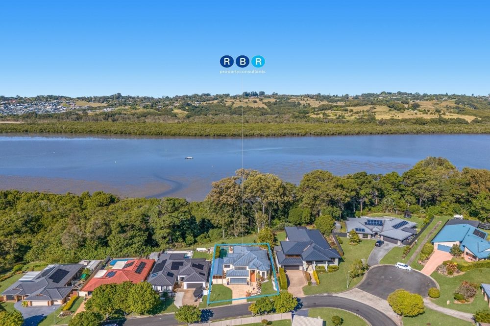 19 Daintree Cl, Banora Point, NSW 2486