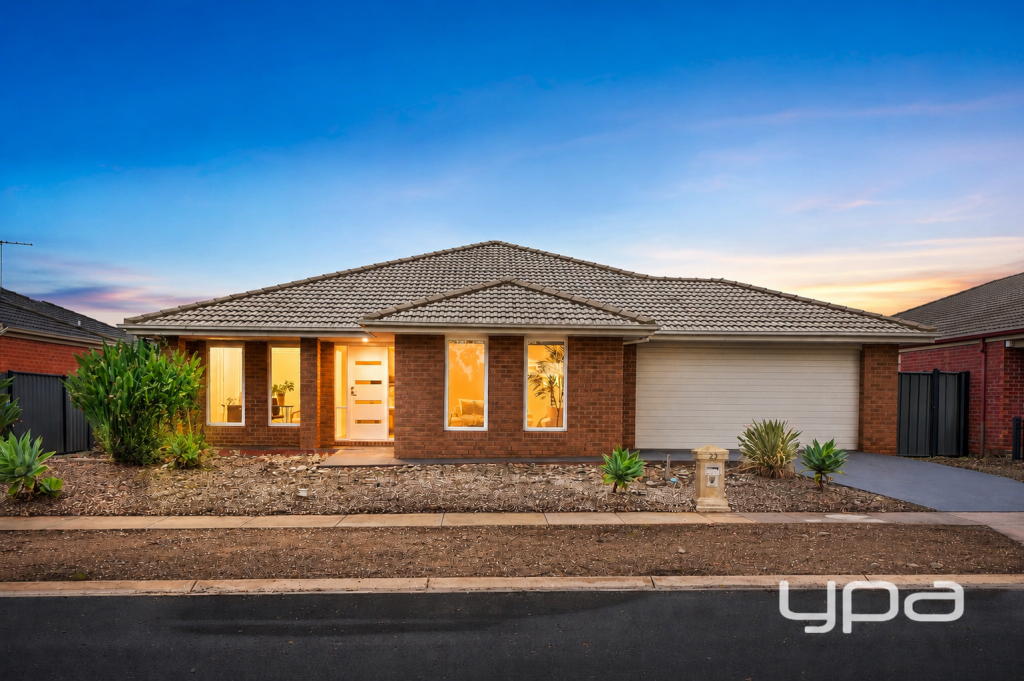 22 Niland Cres, Point Cook, VIC 3030