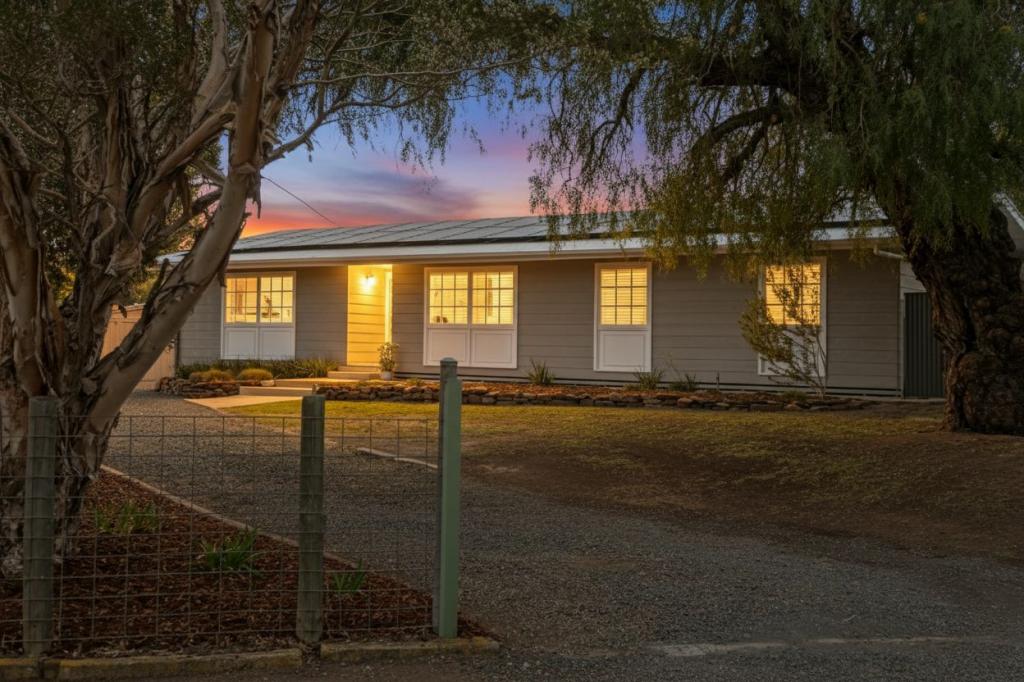 39 BEARE ST, CLARE, SA 5453