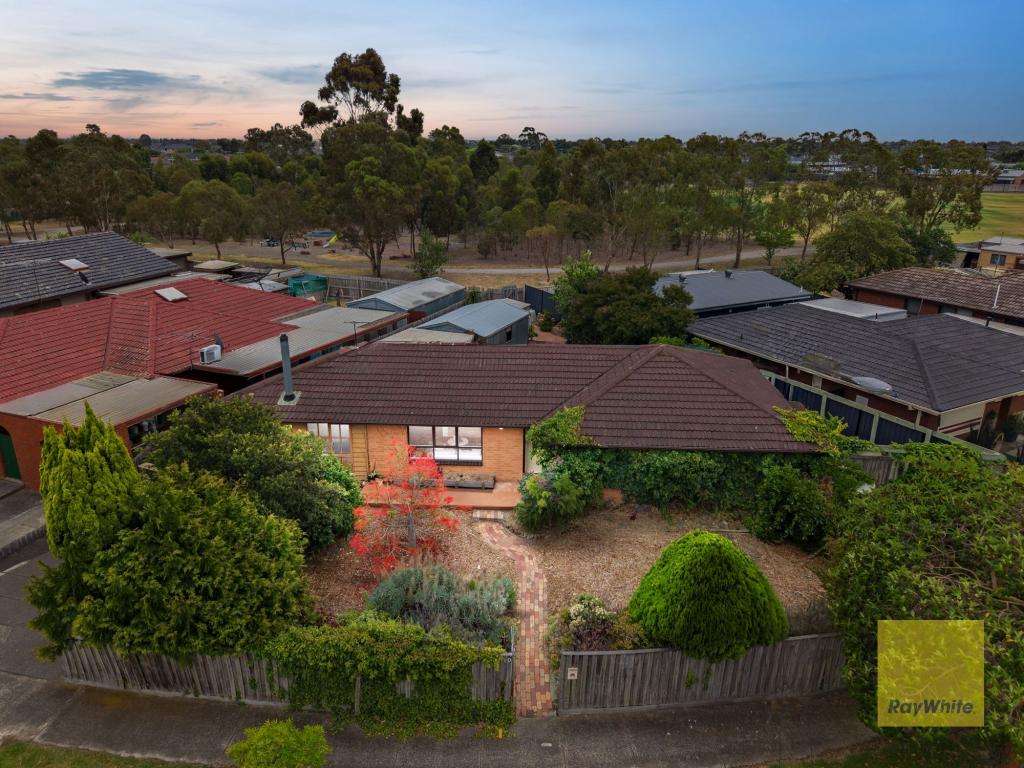 10 DIAMOND AVE, ALBANVALE, VIC 3021