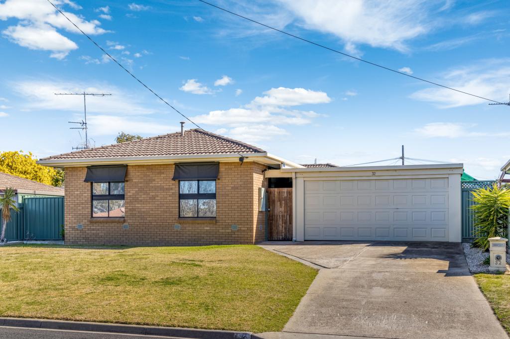 32 Thomas St, Kangaroo Flat, VIC 3555