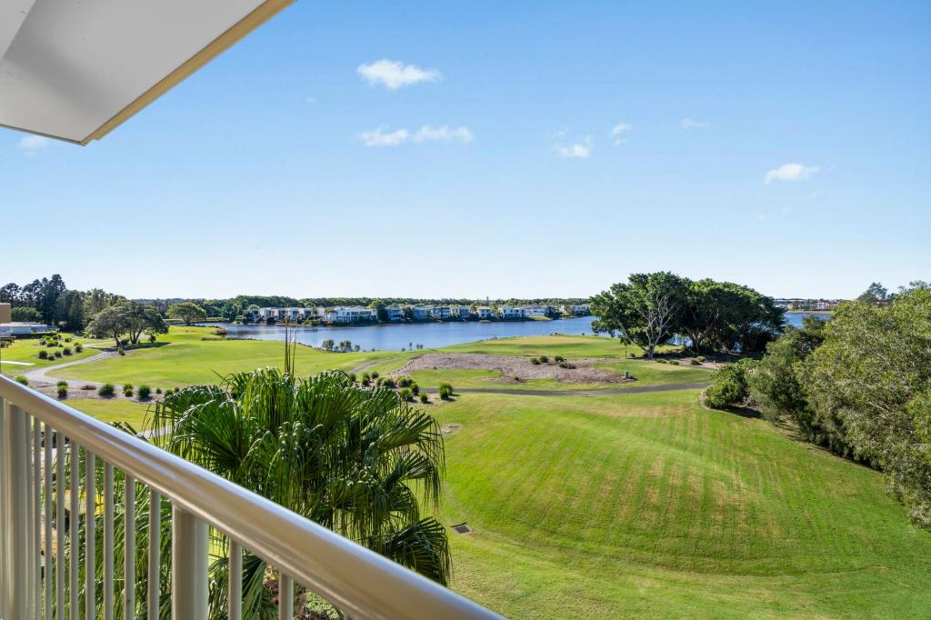 8439 Magnolia Dr E, Hope Island, QLD 4212