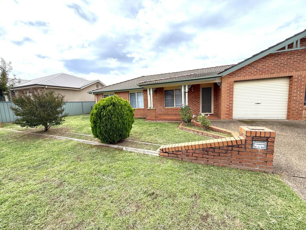 1/19 Berthong St, Young, NSW 2594