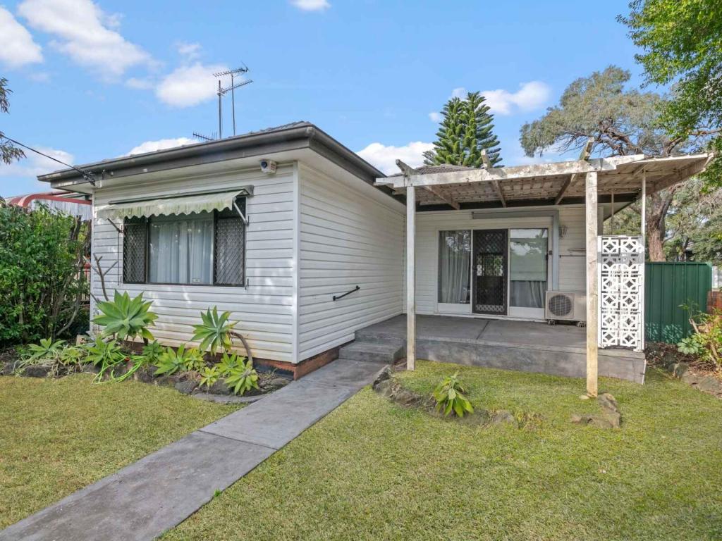 34 Lone Pine Ave, Umina Beach, NSW 2257