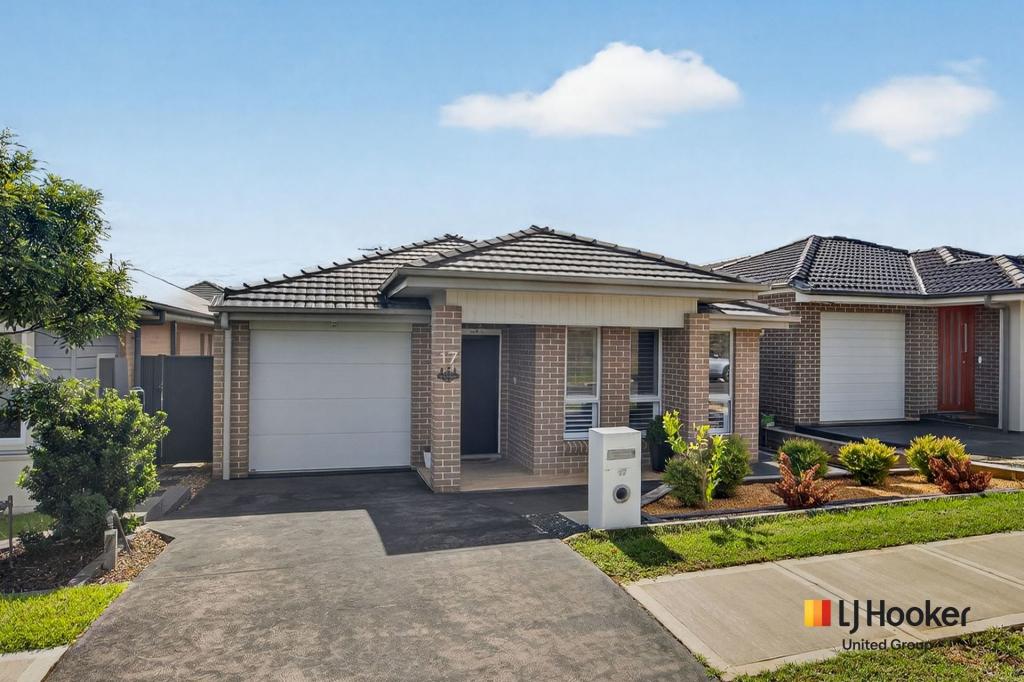 17 Cuthbert St, Spring Farm, NSW 2570