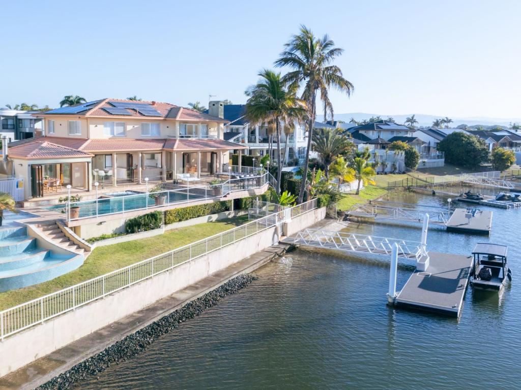 38 Kincardine Dr, Benowa, QLD 4217