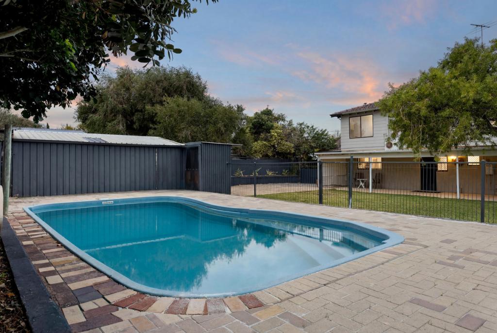 73 Crystaluna Dr, Golden Bay, WA 6174