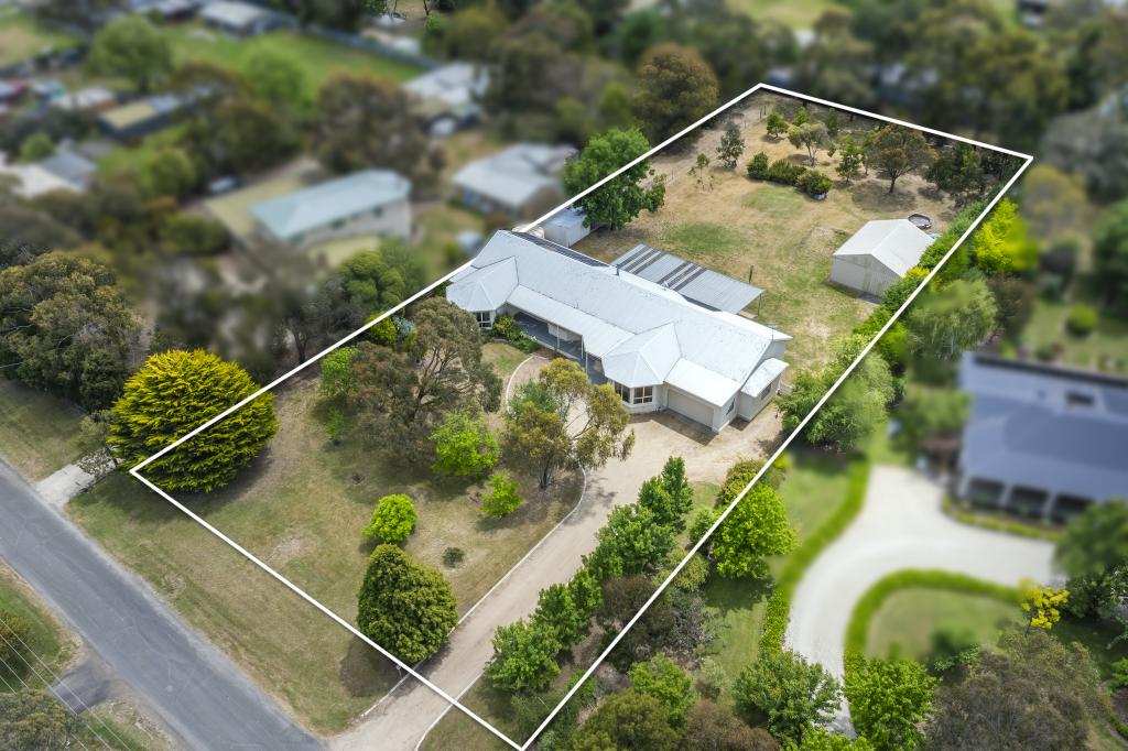 24 Newnham Dr, Romsey, VIC 3434