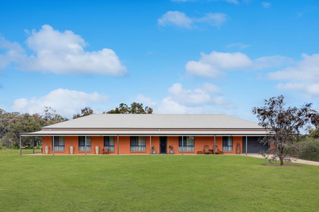 32 Dansie Rd, Barmera, SA 5345