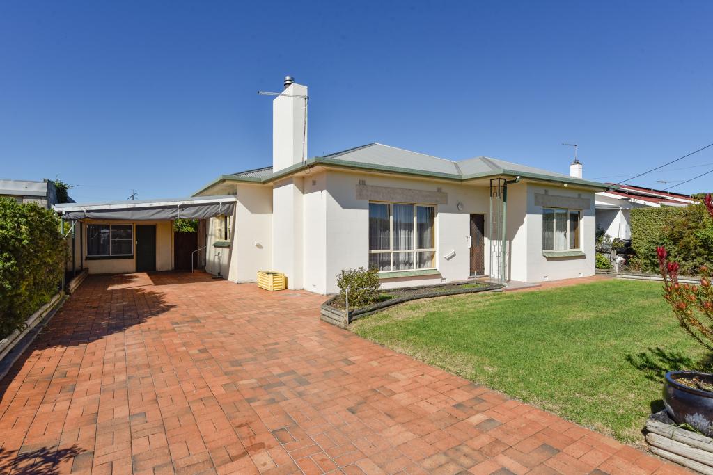 15 Plunkett Tce, Millicent, SA 5280