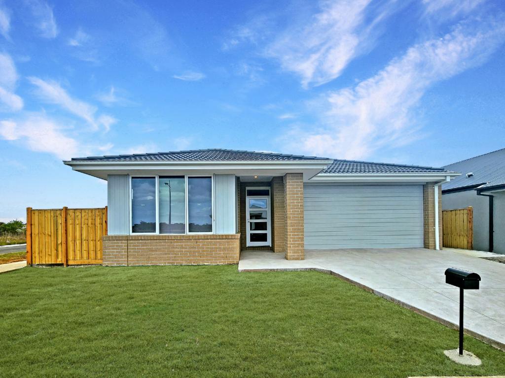 24-26 Keats Cct, Armstrong Creek, VIC 3217