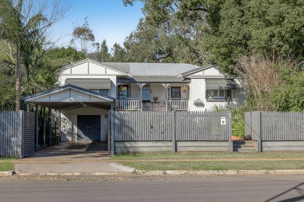 28 HUME ST, NORTH TOOWOOMBA, QLD 4350