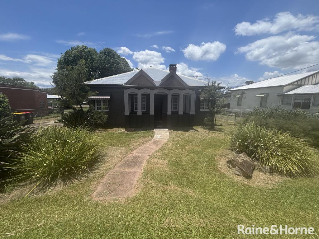 18 HENRY ST, NANANGO, QLD 4615