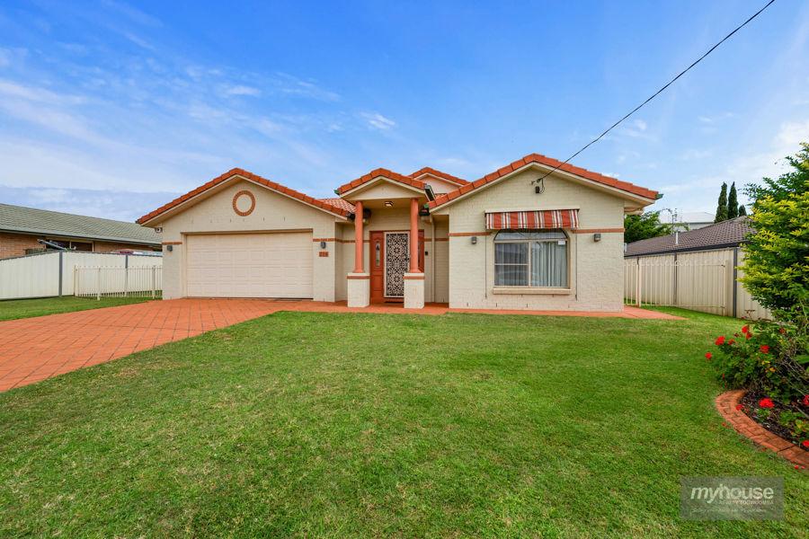 214 Spring St, Middle Ridge, QLD 4350