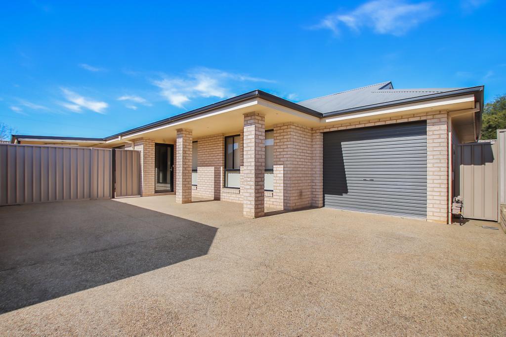 2/233 VICKERS RD, LAVINGTON, NSW 2641
