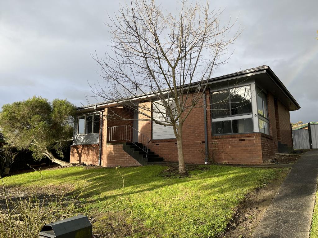 8 Churinga Dr, Churchill, VIC 3842