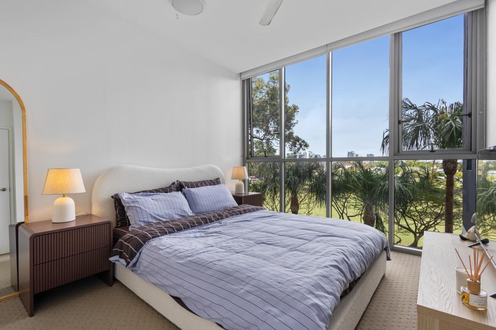 301/17 Bath St, Labrador, QLD 4215