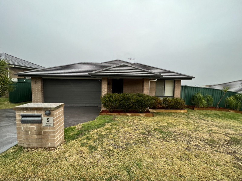5 CHIVERS CCT, MUSWELLBROOK, NSW 2333
