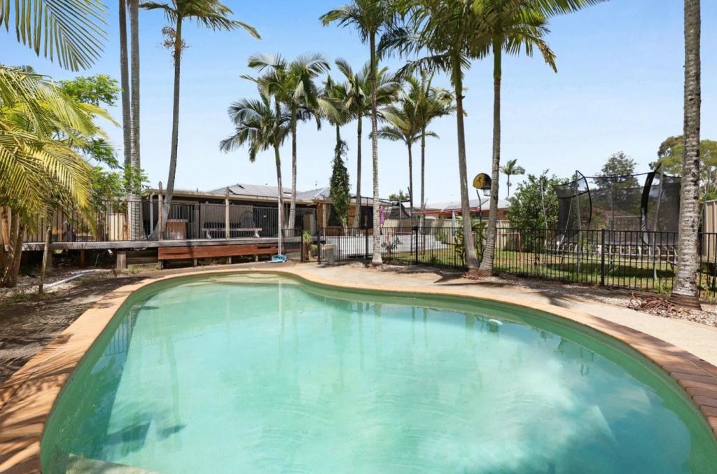 204 MILDURA DR, HELENSVALE, QLD 4212