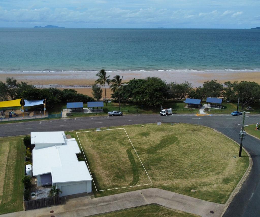 5 Owen Jenkins Dr, Sarina Beach, QLD 4737