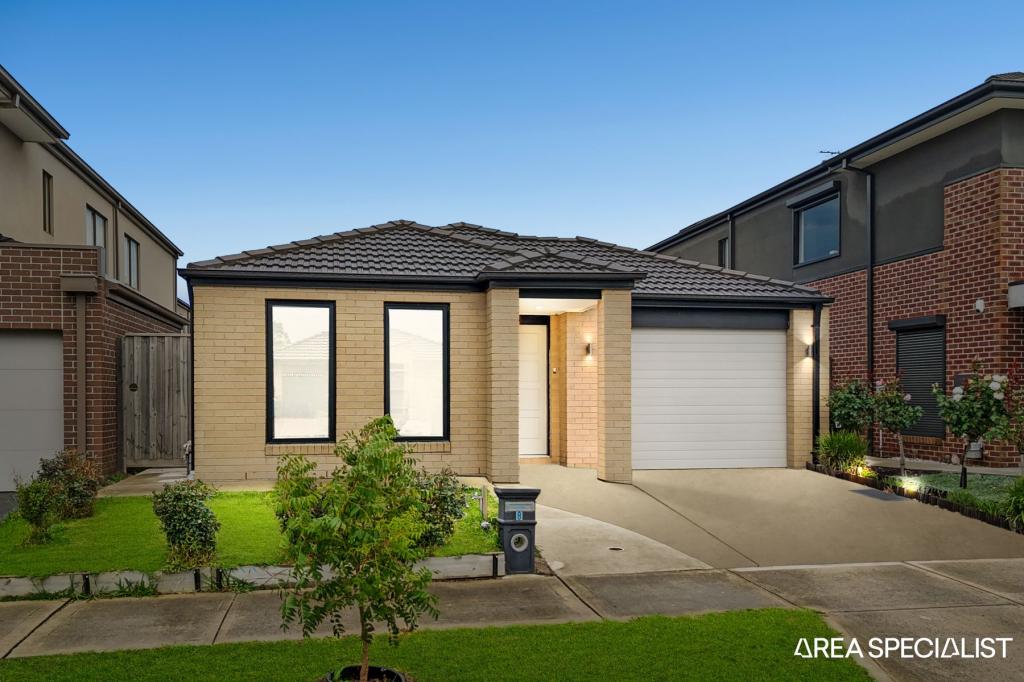 8 Dalziell Cres, Cranbourne North, VIC 3977