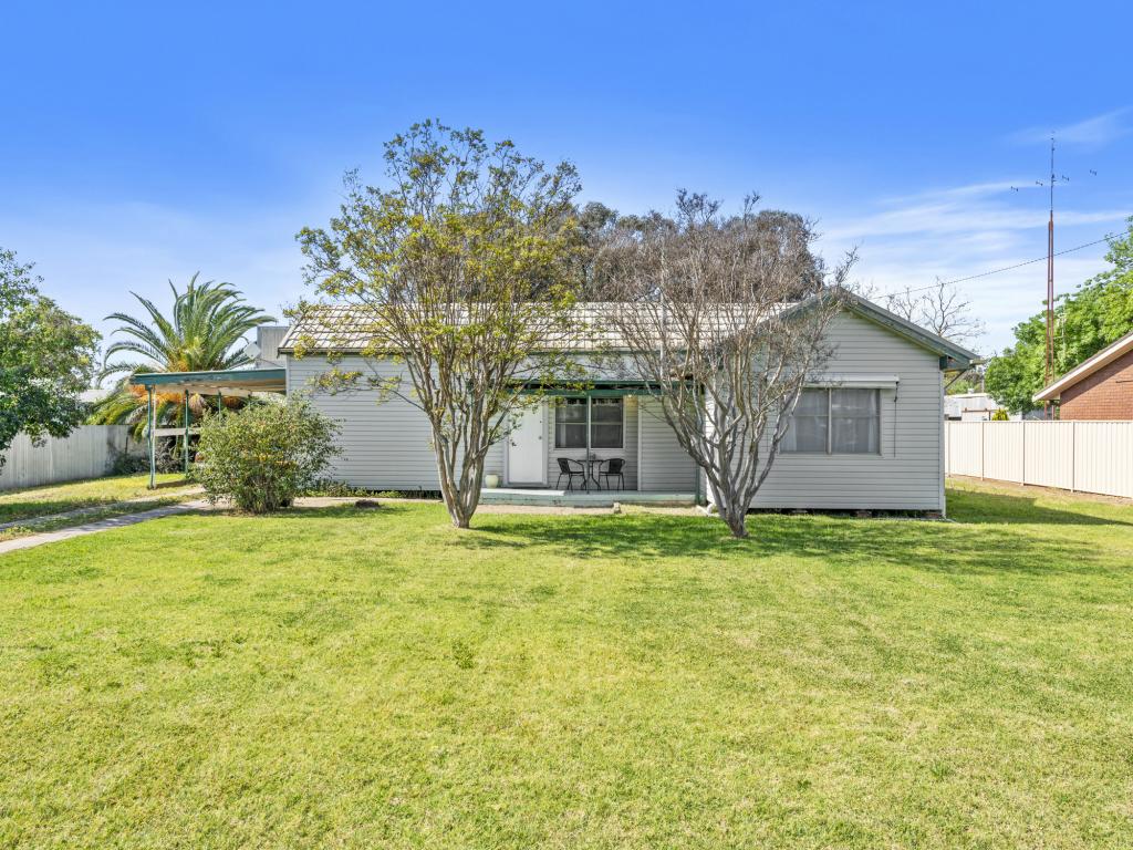 72 Finley St, Finley, NSW 2713