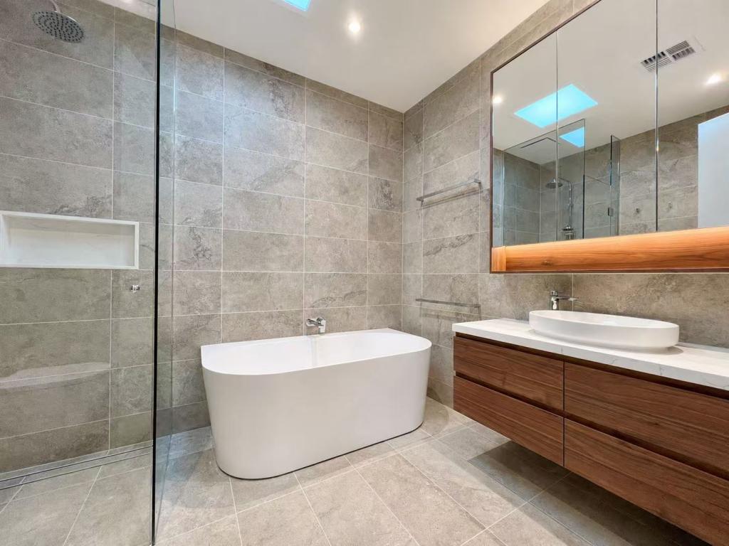2 Hidden Rtt, Doncaster, VIC 3108