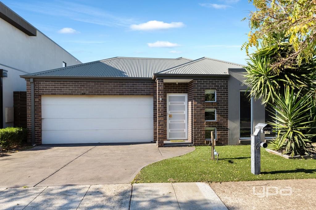6 Braeside Walk, Caroline Springs, VIC 3023