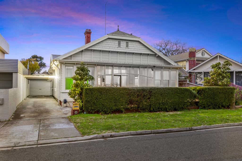 14 Dawsons Ave, Lake Wendouree, VIC 3350