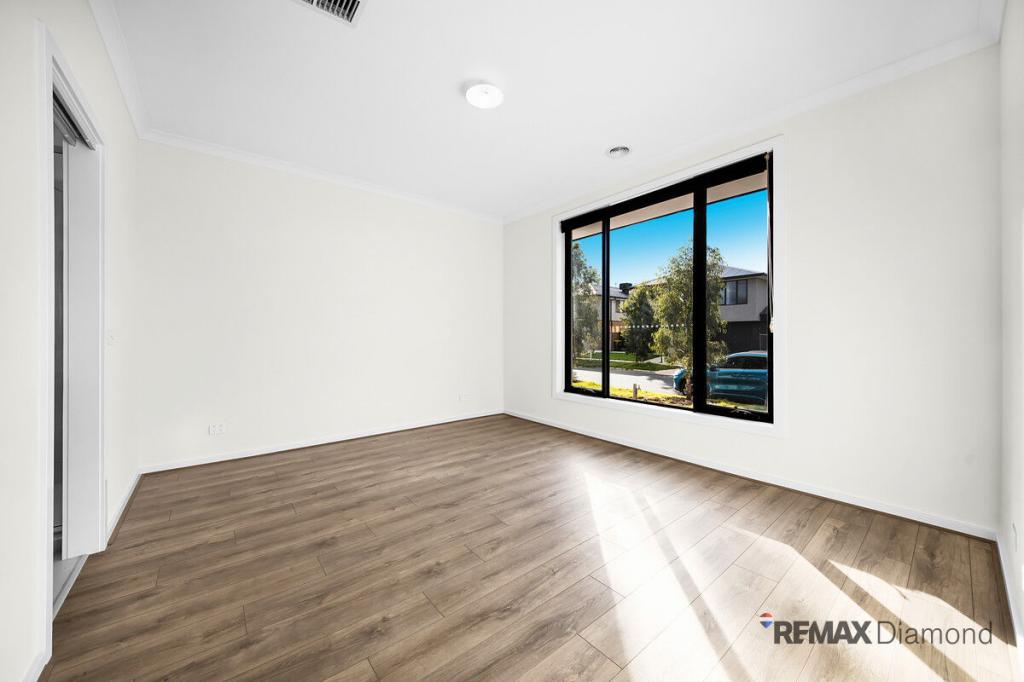 90 Shelterbelt Ave, Weir Views, VIC 3338