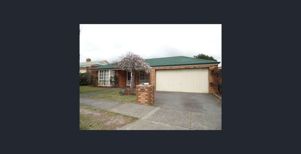 33 Hedgeley Dr, Berwick, VIC 3806