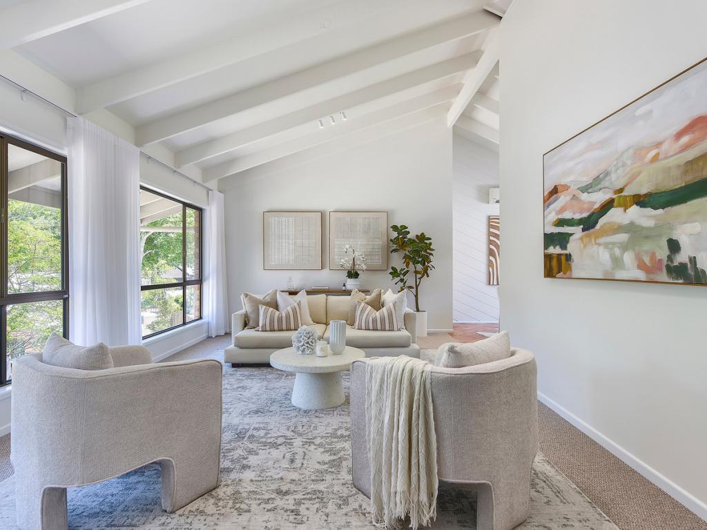 4 Keil Pl, Chapel Hill, QLD 4069