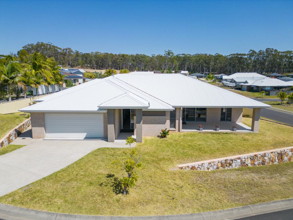 2 Outrigger Pl, Safety Beach, NSW 2456